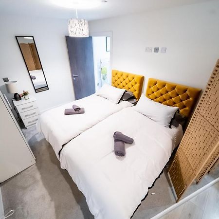 Bv Spacious 1-Bedroom Apartment Close To Town Center - Sleeps 6 Bradford  Buitenkant foto