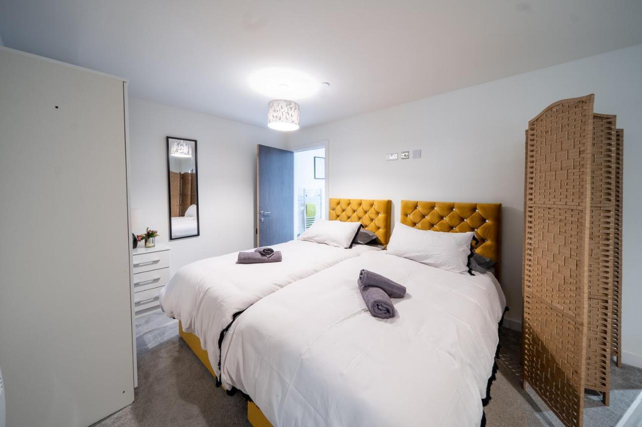 Bv Spacious 1-Bedroom Apartment Close To Town Center - Sleeps 6 Bradford  Buitenkant foto