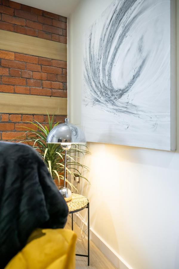 Bv Spacious 1-Bedroom Apartment Close To Town Center - Sleeps 6 Bradford  Buitenkant foto