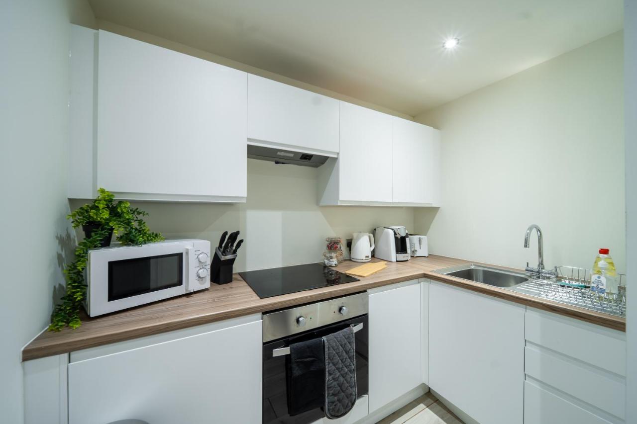 Bv Spacious 1-Bedroom Apartment Close To Town Center - Sleeps 6 Bradford  Buitenkant foto
