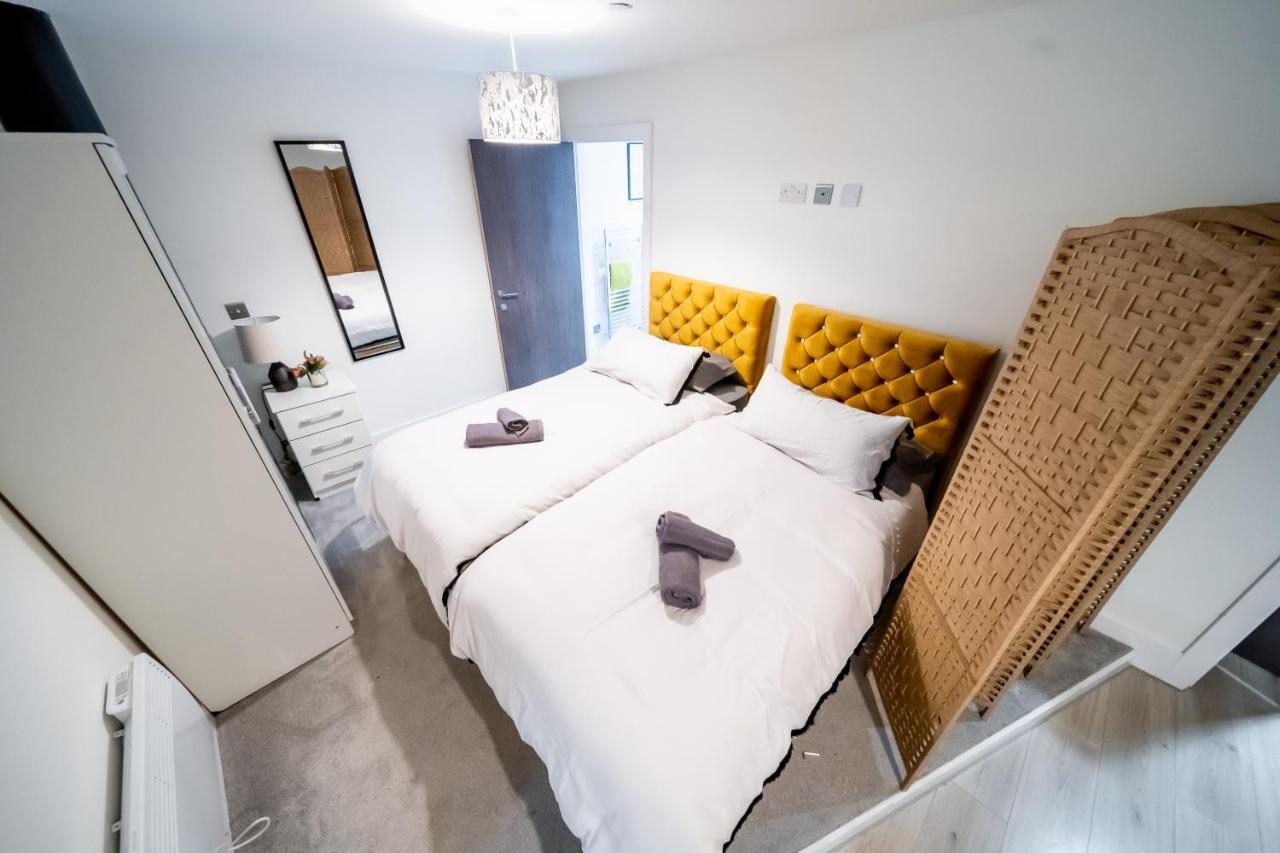 Bv Spacious 1-Bedroom Apartment Close To Town Center - Sleeps 6 Bradford  Buitenkant foto