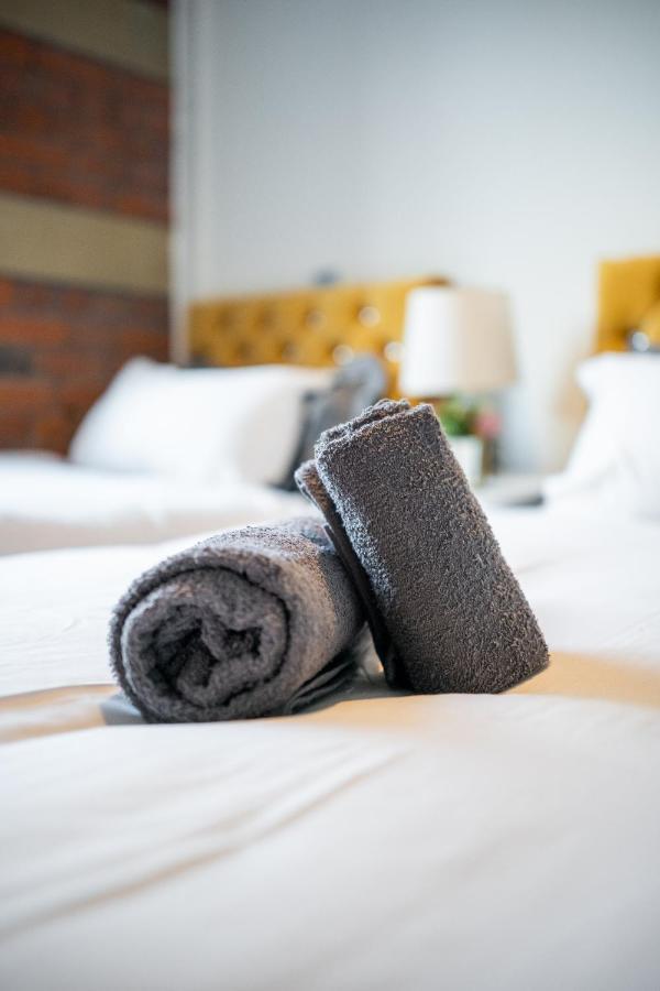 Bv Spacious 1-Bedroom Apartment Close To Town Center - Sleeps 6 Bradford  Buitenkant foto