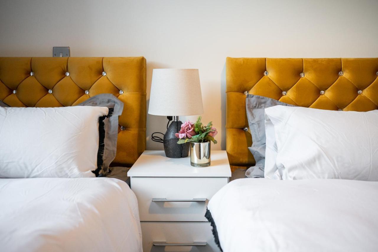Bv Spacious 1-Bedroom Apartment Close To Town Center - Sleeps 6 Bradford  Buitenkant foto