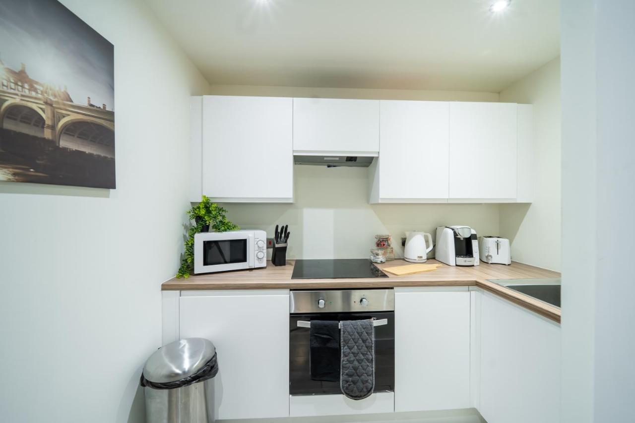 Bv Spacious 1-Bedroom Apartment Close To Town Center - Sleeps 6 Bradford  Buitenkant foto