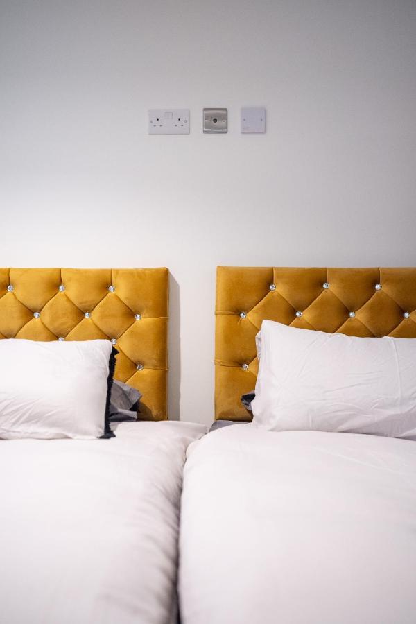 Bv Spacious 1-Bedroom Apartment Close To Town Center - Sleeps 6 Bradford  Buitenkant foto